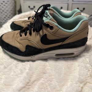 Nike Air Max 1 Size 8.5 Women’s teal/brown/black